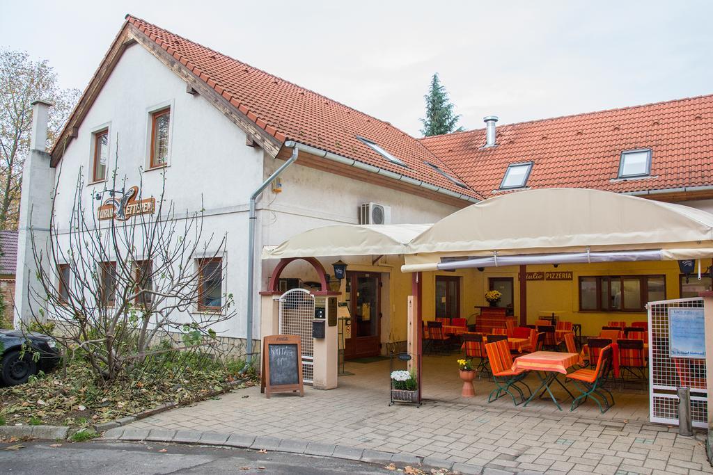 Turul Etterem Es Panzio Hotel Kaposvár Eksteriør billede